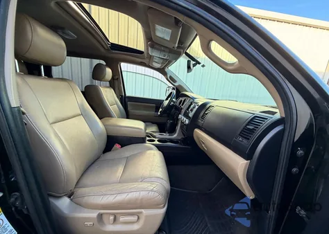 2012 Toyota Sequoia Sr5 z USA, uszkodzony, nr VIN 5TDBW5G17CS063973